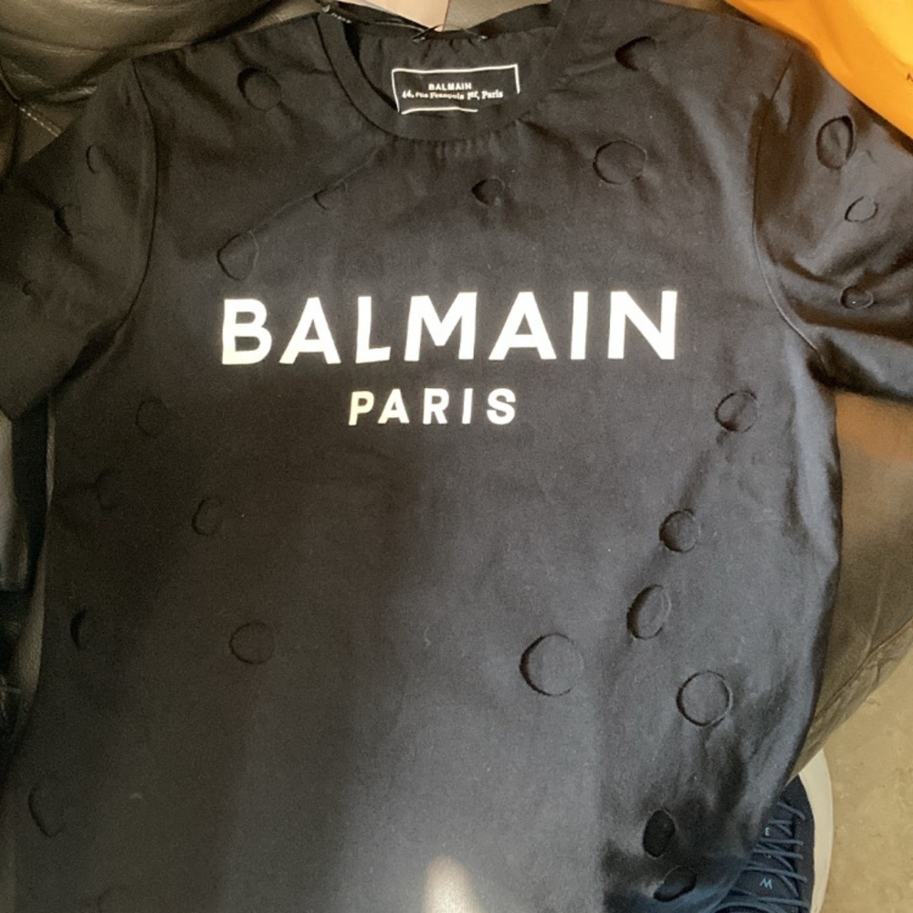 Balmain black t-shirt size Extra small brand new still has the tags on it